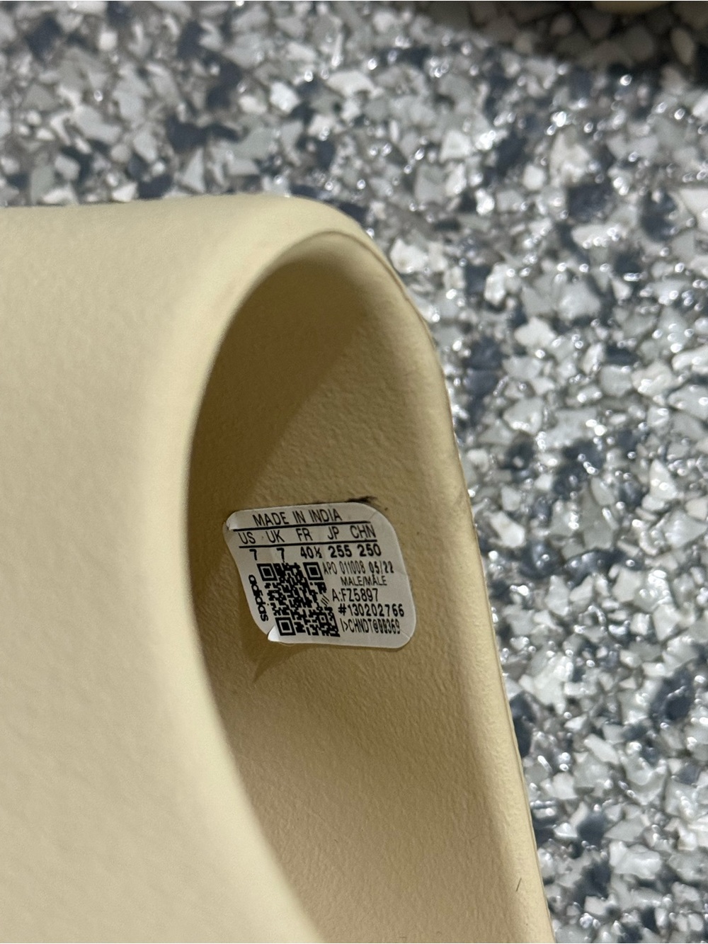 adidas YZY slides - color: bone 2022 release - size 7 - Picture 3 of 3